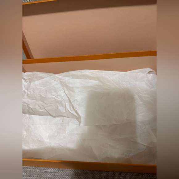 Louis Vuitton Vibrant Orange Sneaker Box - Picture 4 of 7